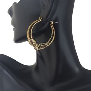 E1807 Snakehead Goldtone Lightweight Pincatch Hoop Earrings
